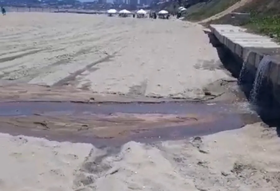 Semurb autua Caern por lançamento de esgoto na praia de Ponta Negra