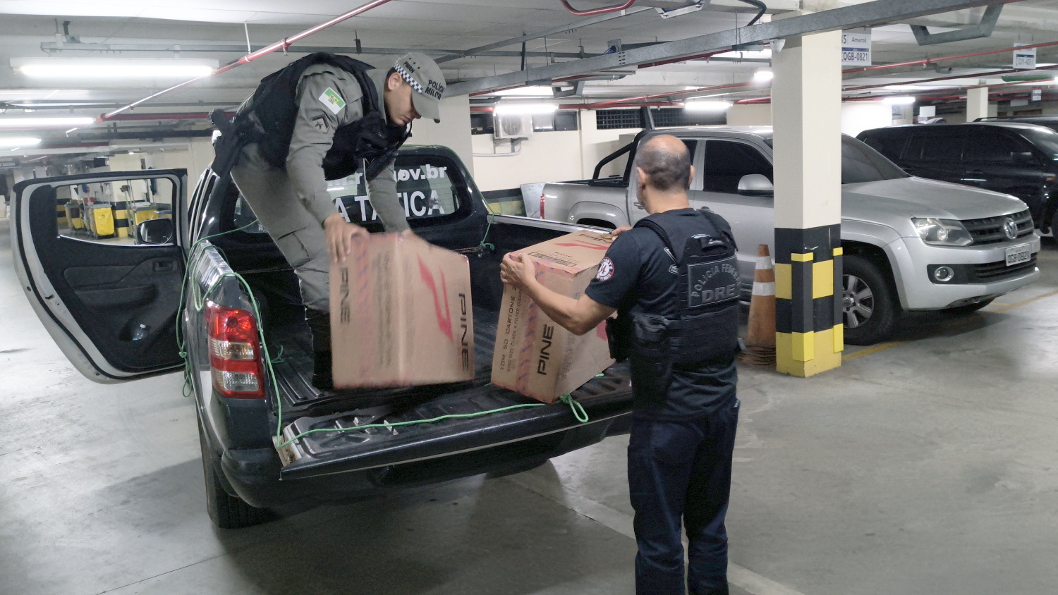 PF e PM apreendem carga de cigarros contrabandeados no interior do RN