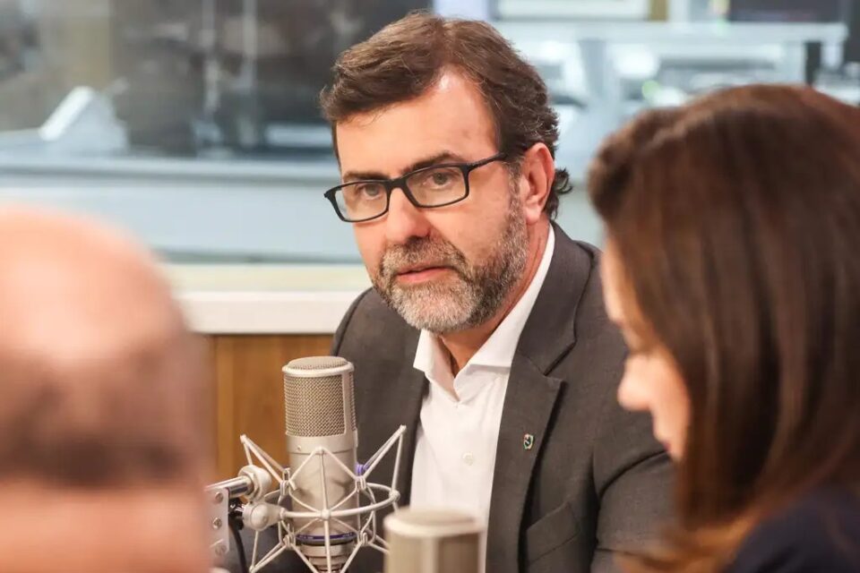 Embratur é investigada por contratação e funcionários fantasmas