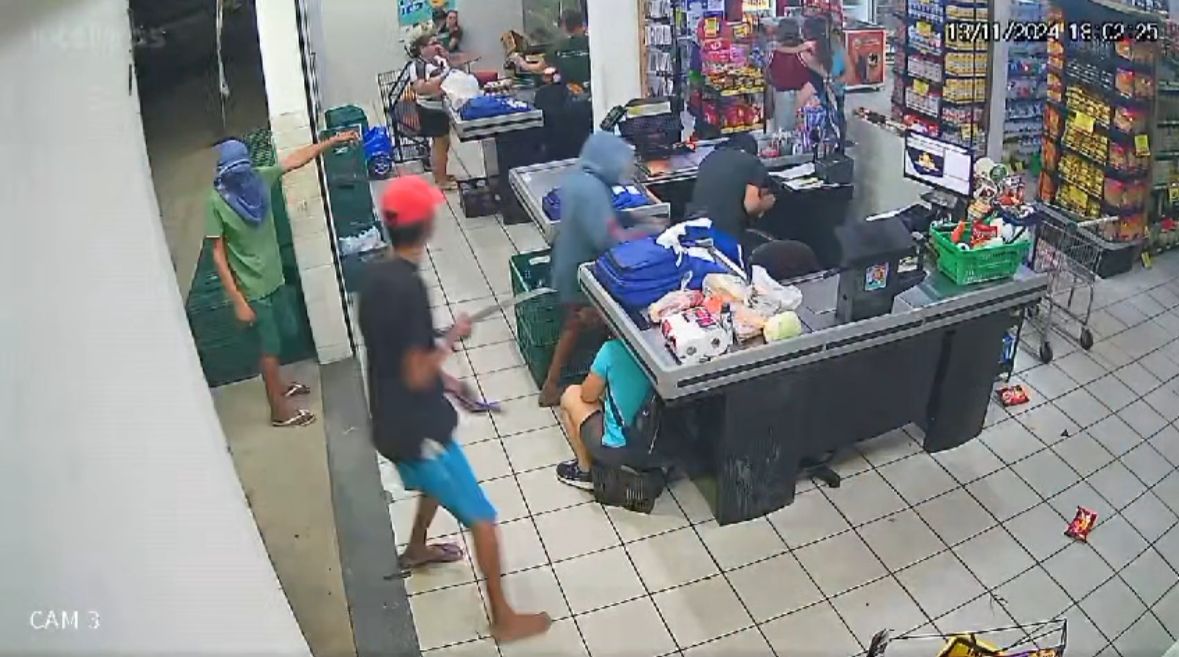 Supermercado é assaltado por quatro homens armados em Currais Novos