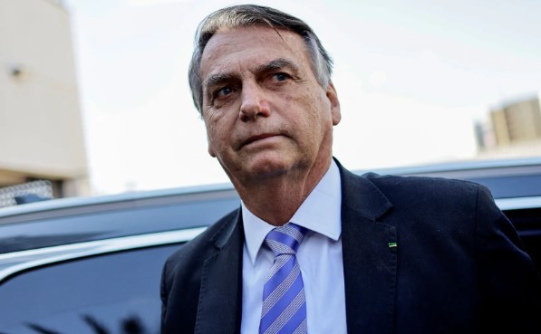 Bolsonaro diz que Moraes ‘ajusta depoimentos’ e ‘faz pesca probatória’