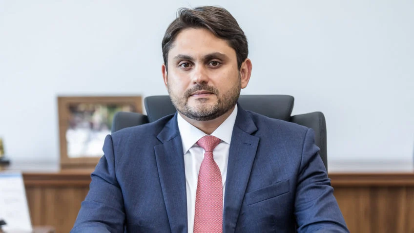 Ministro de Lula aumenta em 160% doações de computadores a seu estado