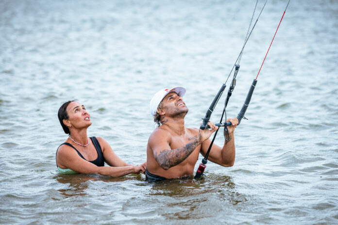 BOA FORMA: Potiguar Italo Ferreira faz aulas de kitesurf, enquanto Medina surfa na pororoca pela primeira vez