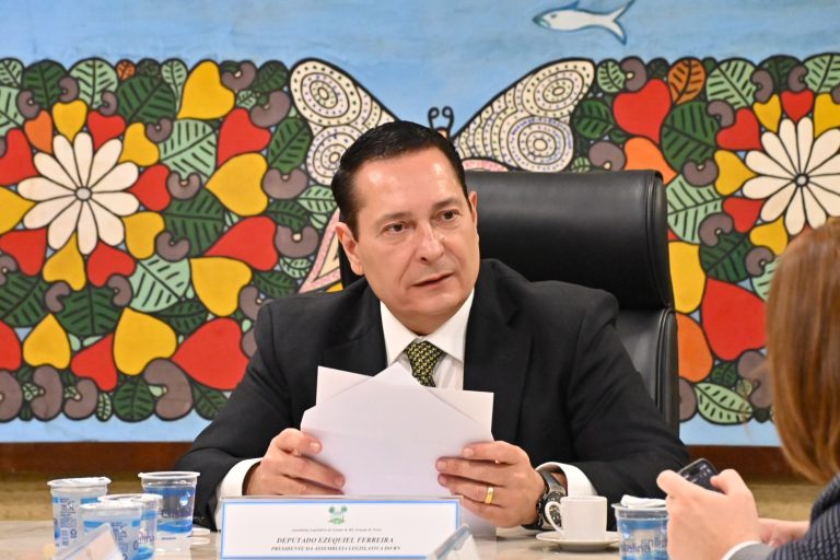 Ezequiel Ferreira é eleito presidente para biênio 2025-2026 na ALRN; veja membros da Mesa Diretora