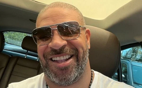Adriano Imperador detalha ida ao motel com 18 mulheres