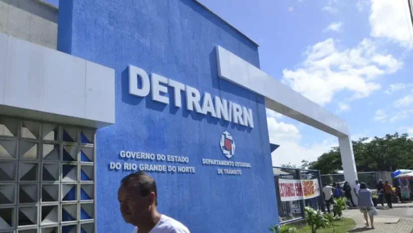 Detran alerta que cerca de 570 mil veículos estão com licenciamento em atraso no RN