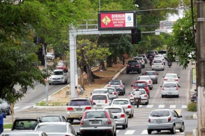 Governo muda projeto, e IPVA seguirá isento para veículos acima de 10 anos; carros elétricos e a gás pagarão só metade