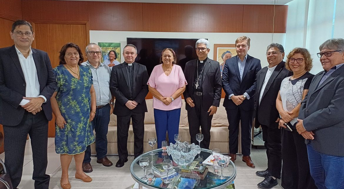Ebulição na Arquidiocese de Natal: Questionam privilégio ao padre Murilo, amigo de Fátima Bezerra e há 26 anos em Parnamirim