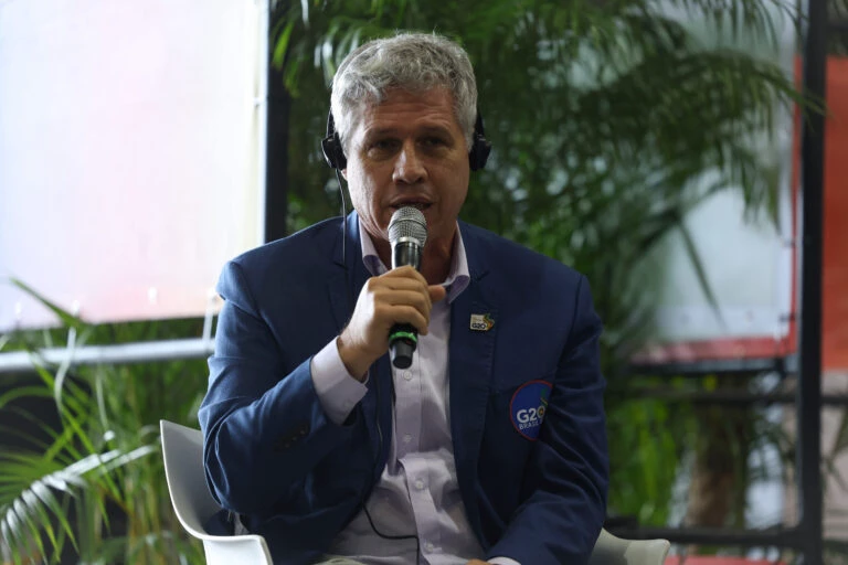 Ministro de Lula defende Janja: “falou o que estava preso nas nossas gargantas”