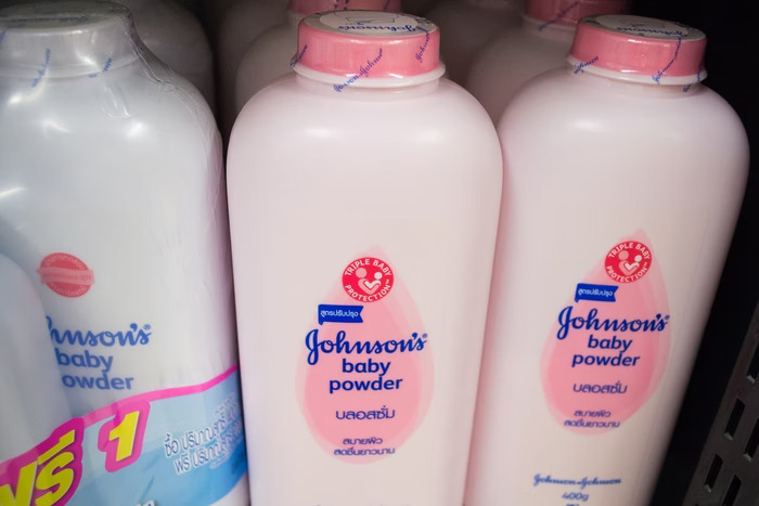 Mulheres acusam talco da Johnson & Johnson de causar câncer de ovário