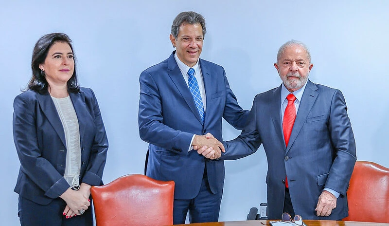 Sob pressão do mercado, Lula interrompe férias de Haddad