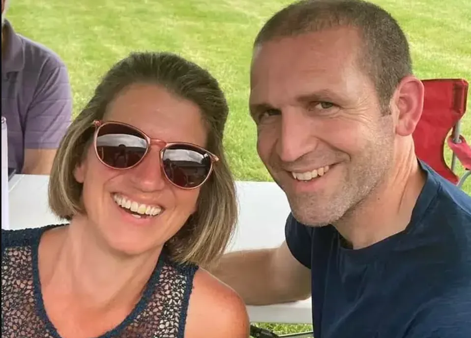 Homem forja a própria morte, se arrepende e volta para casa após passar quatro meses viajando