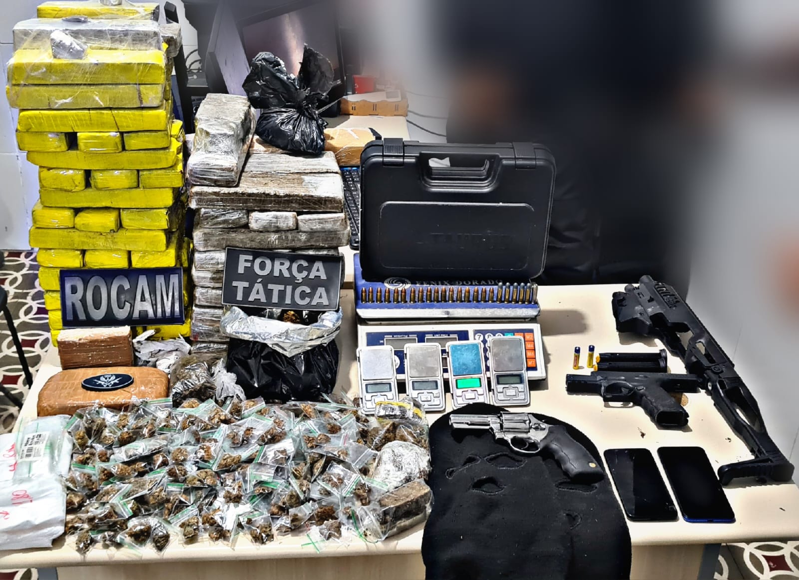Operação Protetor: PM apreende grande quantidade de drogas e armas na praia de Pipa