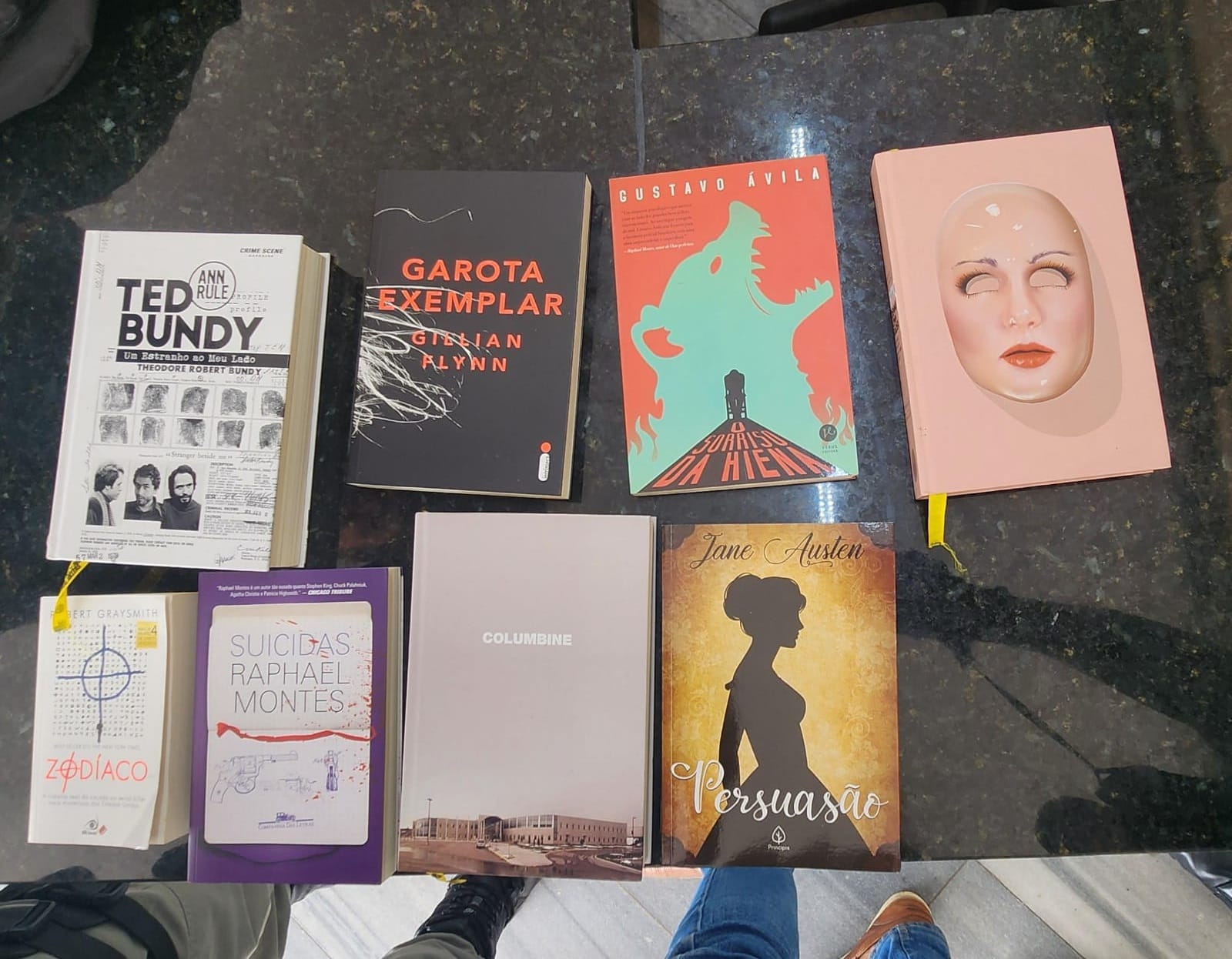 Livros sobre atentado nos EUA e serial killer são encontrados com jovem que tentou matar colegas em escola de Natal