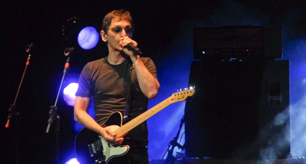 Paulo Miklos, ex-vocalista do Titãs, está internado em UTI