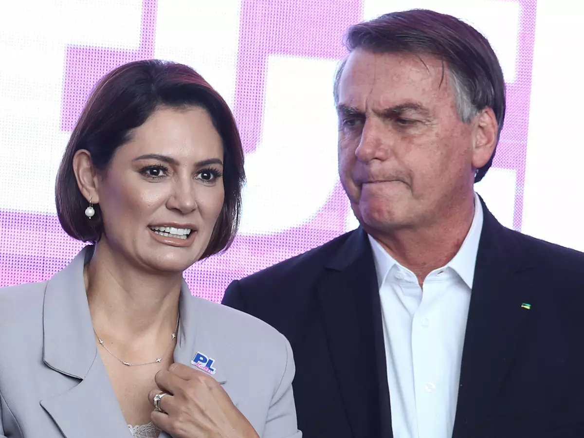 Com Bolsonaro impedido, Michelle avalia viajar para posse de Trump