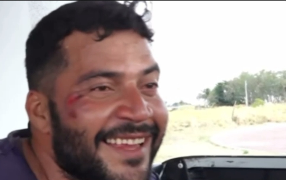 Sem saber dirigir, homem é preso em bar após roubar moto para "dar rolé com as bichinhas" em Natal