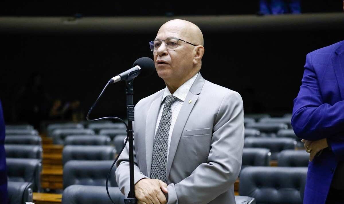 Deputado do PL é suspeito de ter relações íntimas com um adolescente