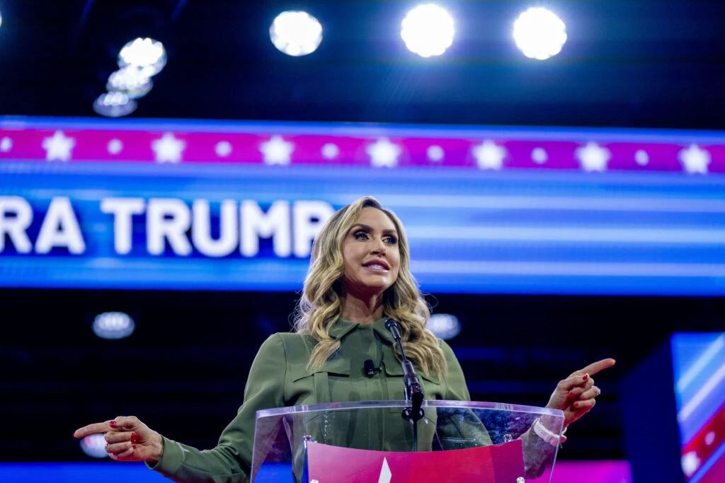 Nora de Trump diz que ele e Bolsonaro enfrentam mesmo inimigo da democracia