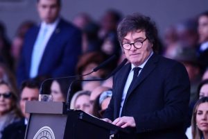 Milei promete plano nuclear e redução de 90% dos impostos na Argentina