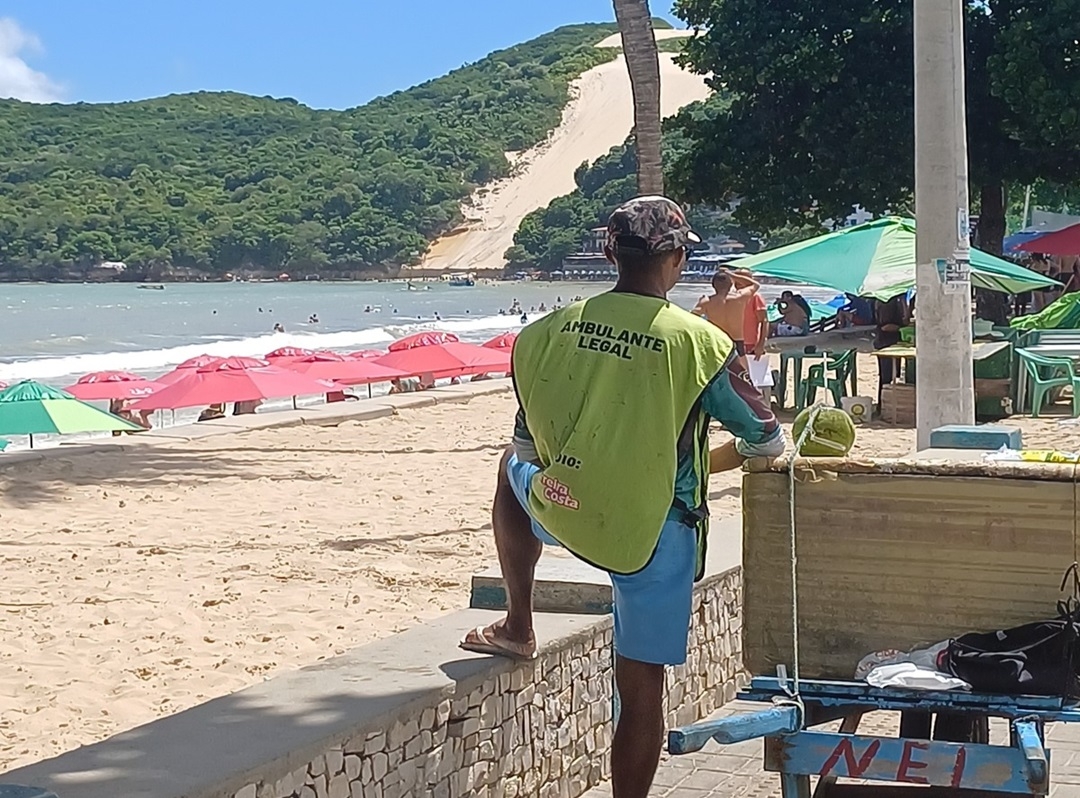 Prefeitura segue atualização do cadastro de comerciantes da Praia de Ponta Negra
