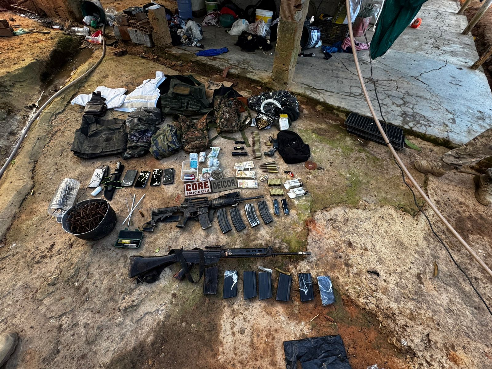 Bando que roubou carro-forte no Nordestão e assaltou Pittsburg na Prudente tinha armamento para derrubar até helicóptero, diz polícia
