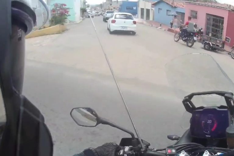 Motociclista bate em portão de casa ao fugir de flagrante da PRF no interior do RN