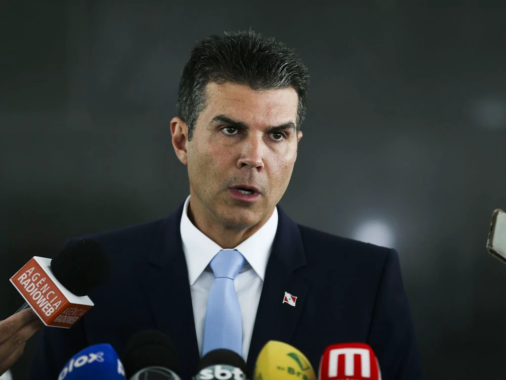 Aliado de Lula, Helder Barbalho critica Maduro: “Brasil não pode se omitir”