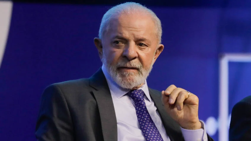 Pesquisas mostram queda na popularidade de Lula desde a posse