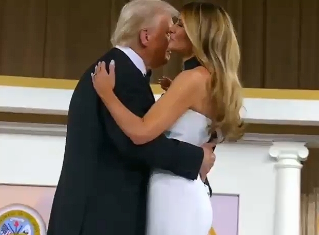 Trump e Melania comemoraram posse ao som de Elvis Presley no Starling Ball