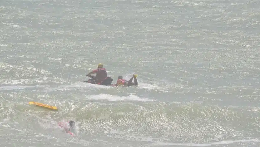 Uso de bebida alcoólica é a causa da maioria dos afogamentos nas praias do RN, diz Bombeiros