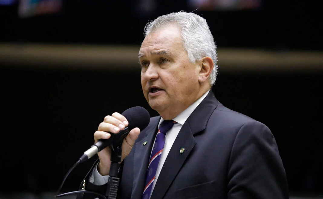 “Fátima atesta que Lula está perdido”, diz general Girão
