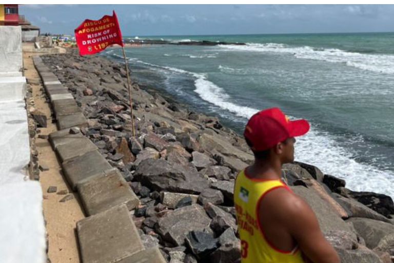 Quatro banhistas são resgatados em situação de afogamento no litoral potiguar
