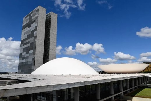 Poder de presidentes do Senado e da Câmara vai da pauta a impeachment