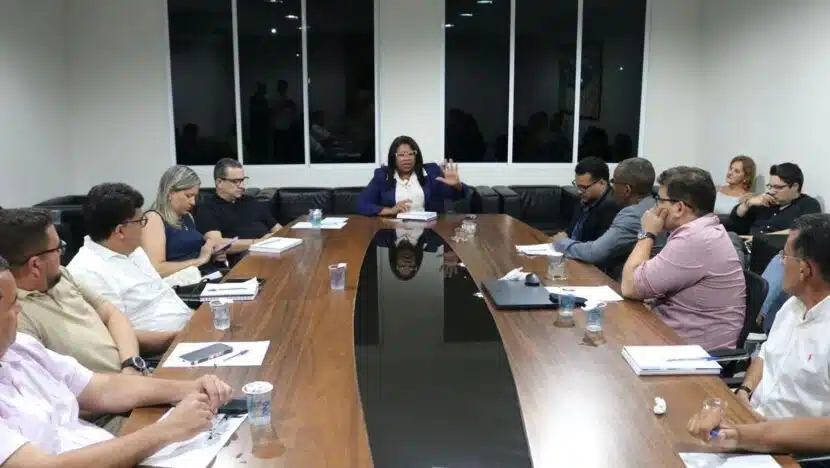 Prefeita Nilda realiza reunião com secretariado e pede celeridade