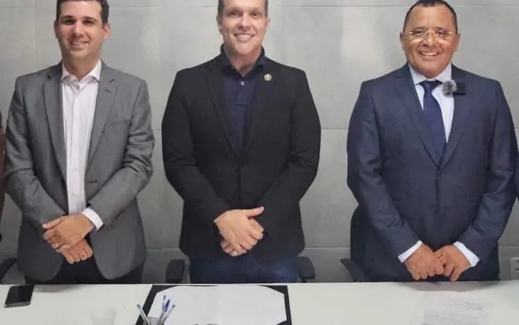 Presidente da Câmara Municipal empossa dois novos vereadores