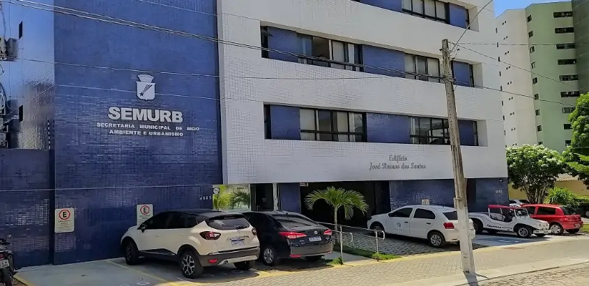 Infiltrações causadas por chuvas forçam suspensão de atividades na Semurb