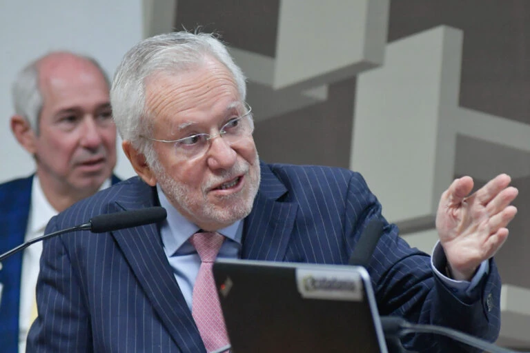 Alexandre Garcia diz que Nikolas virou herói do povo após reviravolta do Pix