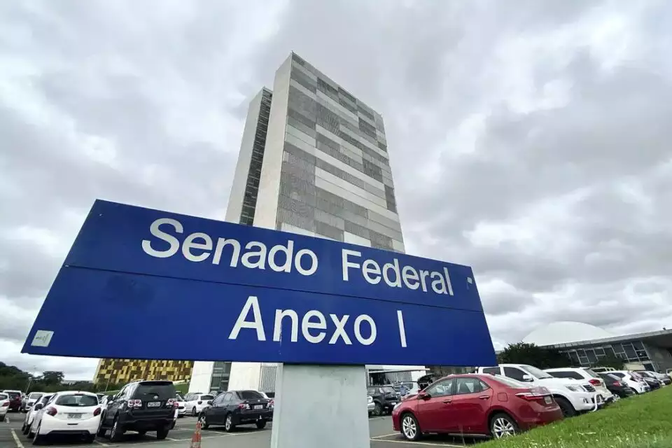 Senado torra mais de R$2,3 milhões somente pagando hora extra em um mês