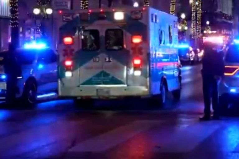 Veículo atropela multidão e deixa 10 mortos e 30 feridos em Nova Orleans