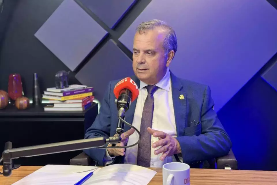 ‘Dá com uma mão e tira com as duas’, diz Marinho sobre salário mínimo