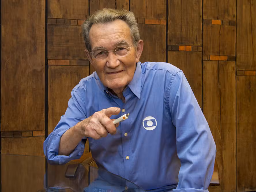 Aos 92 anos, Léo Batista é internado em estado grave no Rio