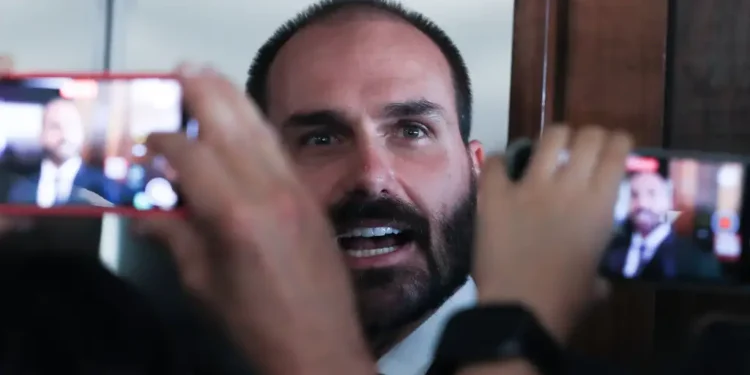 Eduardo Bolsonaro afirma que Moraes corre risco de perder visto americano
