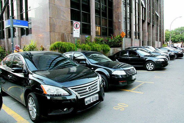 Brasil torra R$43,5 milhões com aluguel de carros para deputados federais