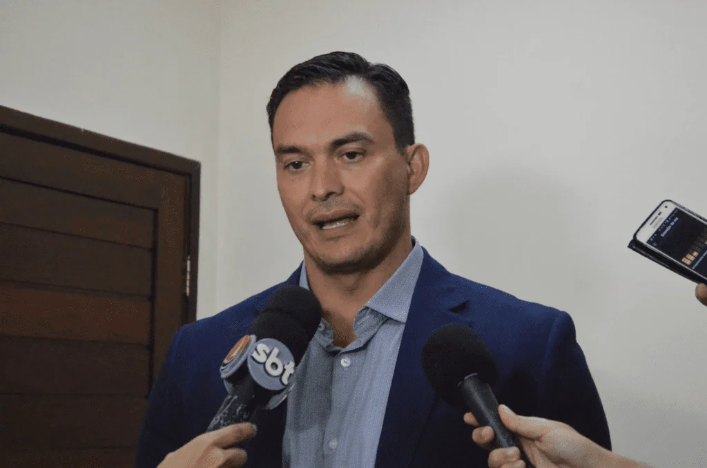Styvenson é acusado de chantagear prefeitos para votar em Babá Pereira