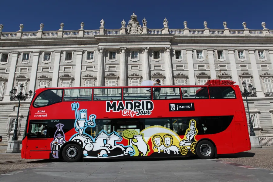 Destinos turísticos do Brasil vão ser divulgados em ônibus de Madrid a partir desta segunda-feira