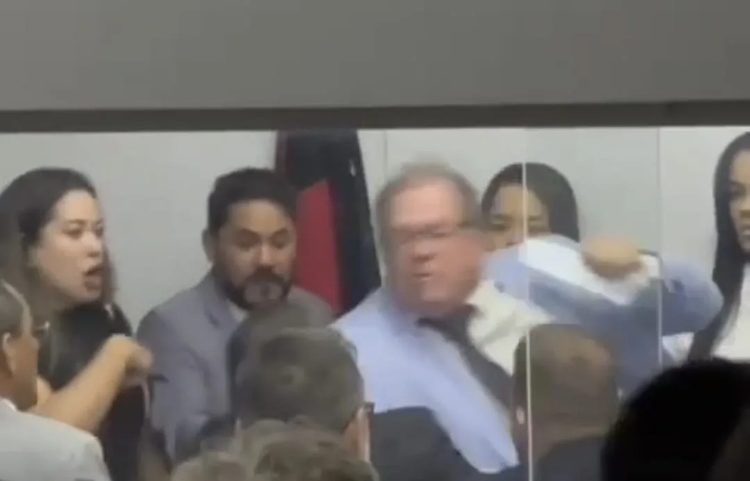 VÍDEO: Vereador agride colega com soco durante eleição na Câmara de Santa Rita (PB)
