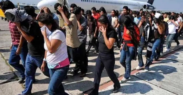 Governo Lula recebeu 32 aviões com deportados do governo Biden e nunca reclamou de algemas