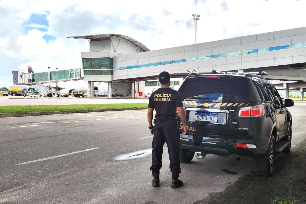 Polícia Federal prende casal em Natal acusado de crime contra a fé pública