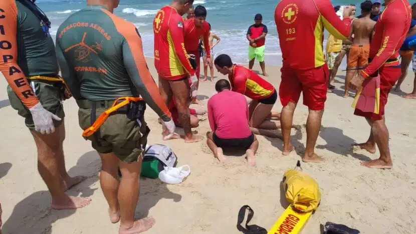 Mulher morre após ser arrastada por correnteza em Barra do Rio